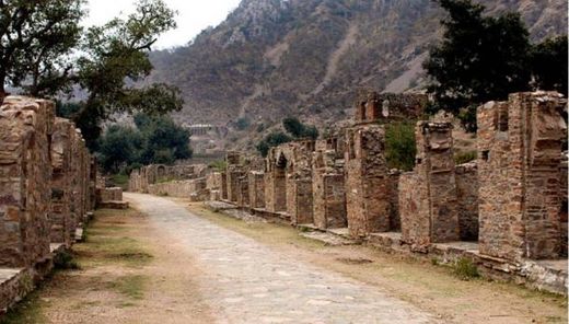 The ghost city of Bhangarh and the curse of the Holy Man 13