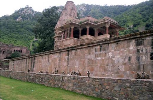 The ghost city of Bhangarh and the curse of the Holy Man 12
