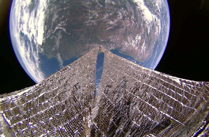 Space sailing ship sent amazing pictures of the Earth 3