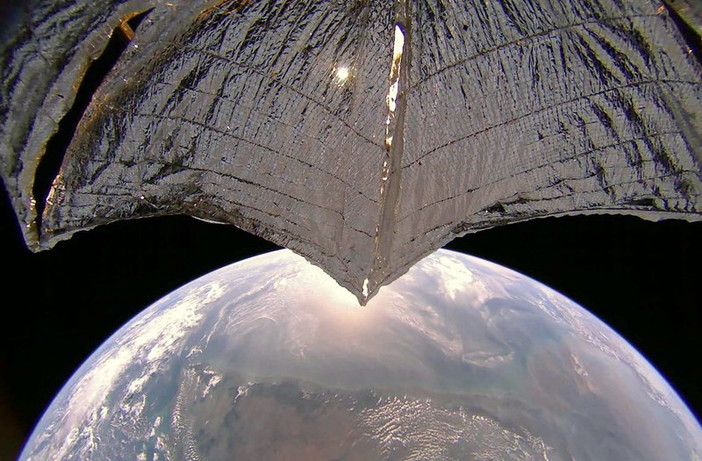 Space sailing ship sent amazing pictures of the Earth 4