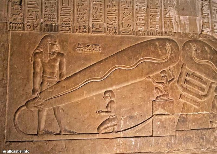 Helicopter, tank, submarine: what is actually depicted on the walls of the temple in Abydos 8