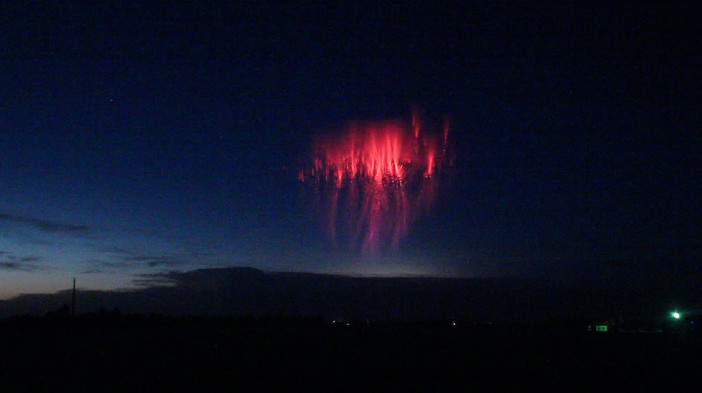 Powerful sprites over Kansas were visible to the naked eye 2