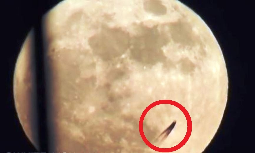 A mysterious object near the moon and a Disc-shaped UFO hit the news 2