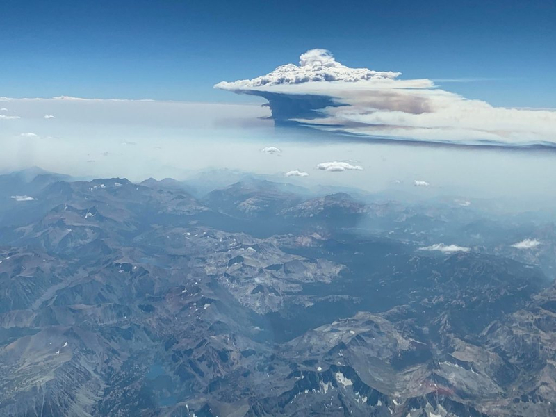 California wildfires create giant "volcanic" clouds 6