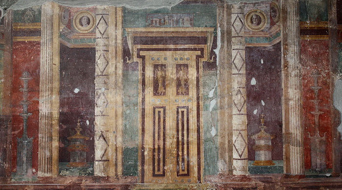 Images of false doors can be found in the villas of Pompeii