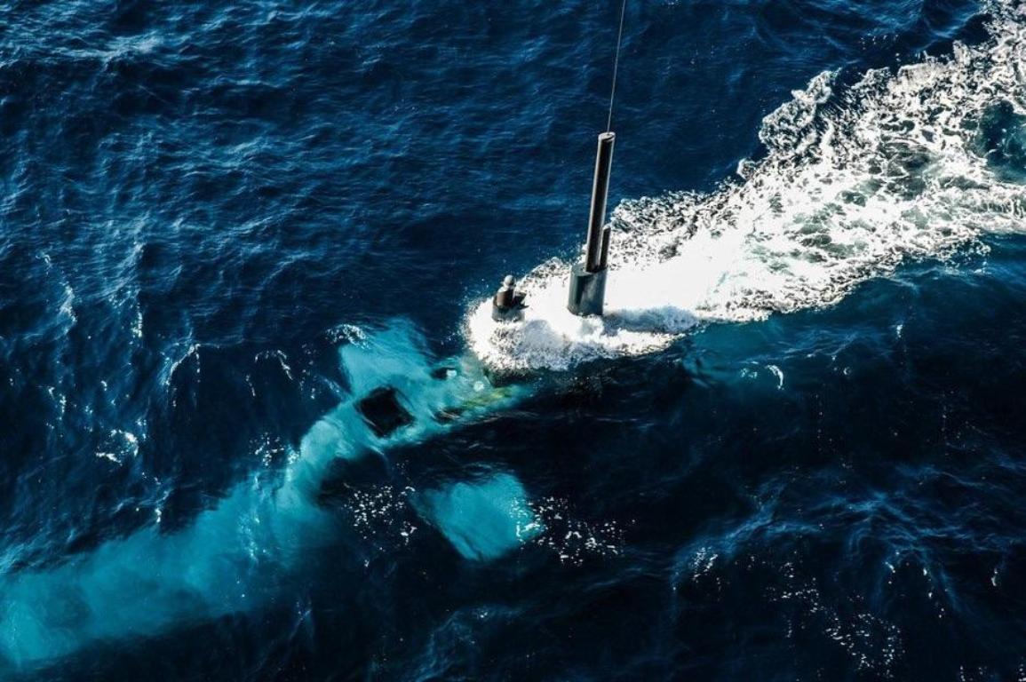 Submarine project 212 at periscope depth