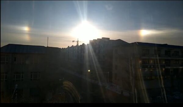 Three suns were observed high above Beijing for 2 hours (video) 6