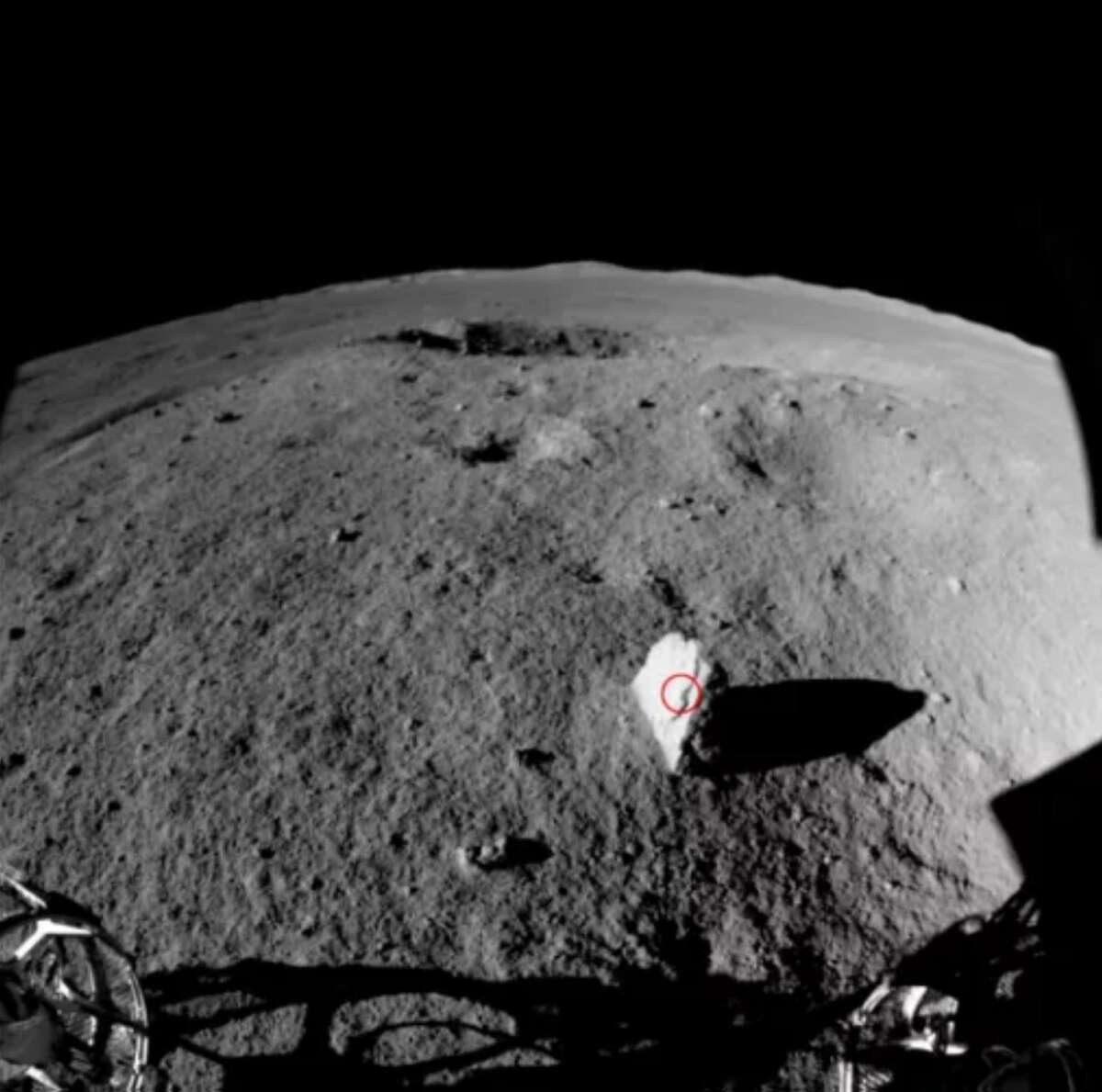 Latest Chinese reports from Space: unusual object detected on the far side of the moon and Video from mars 2