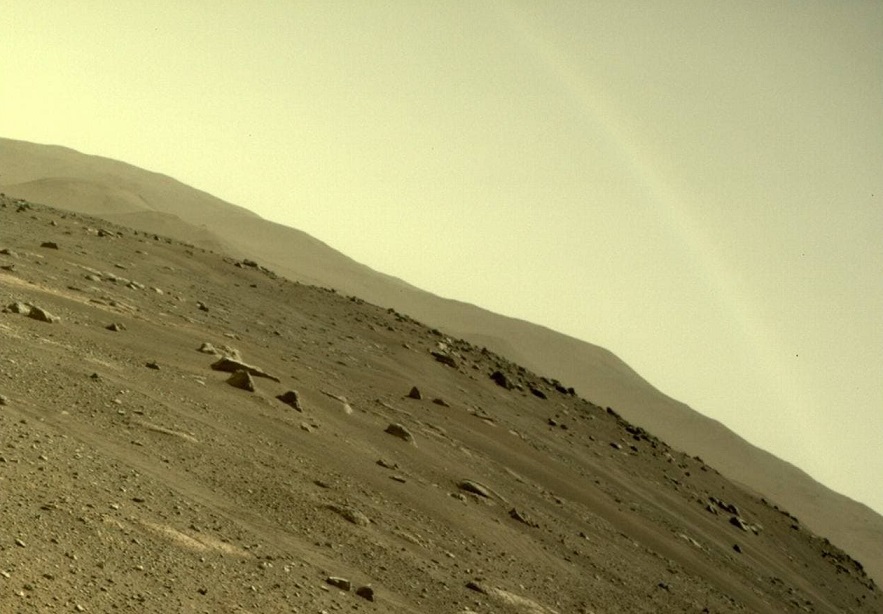 Perseverance Rover captures a "rainbow" on Mars 3