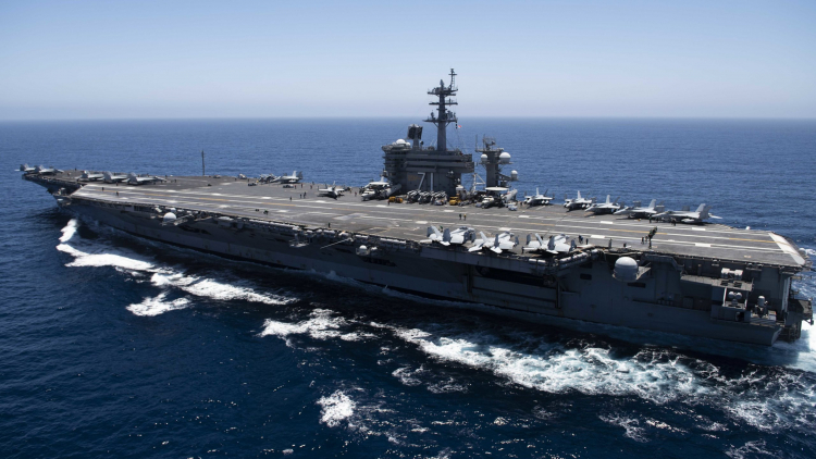 The aircraft carrier Theodore Roosevelt (CVN 71) crosses the Pacific Ocean (US Navy)