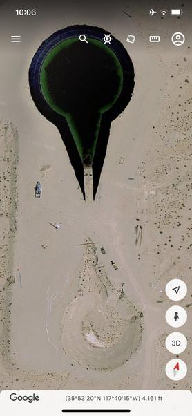 "Crashed UFO" surrounded by tanks found on Google maps 2