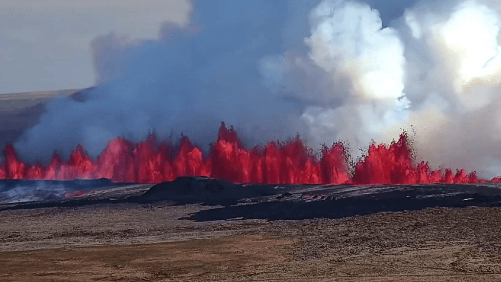 Die Erde spaltete sich wie entlang einer Naht: Neuer Vulkanausbruch in Island 3